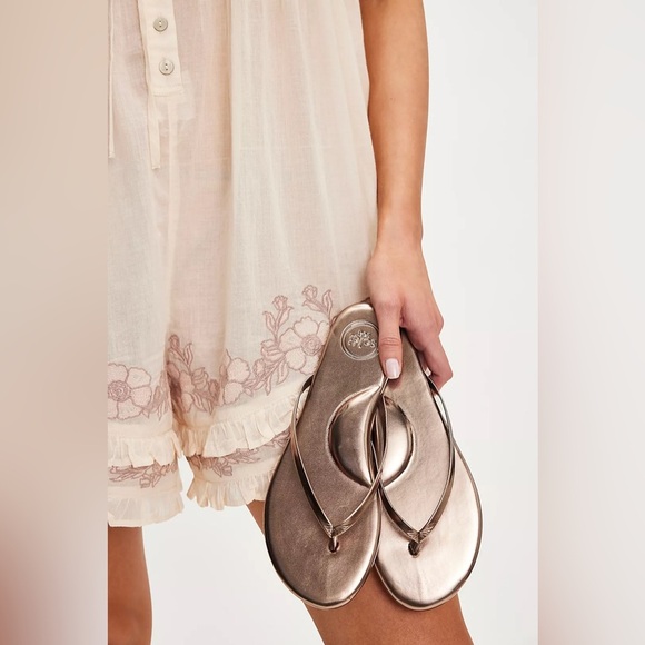 NWT Soléi Sea Indie Flip-Flop Sandals – Metallic Pewter - Picture 4 of 4